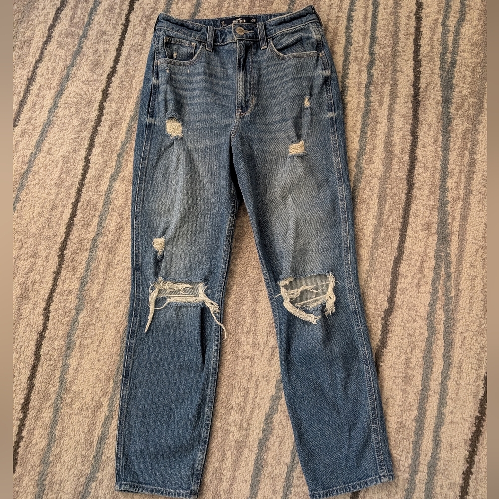 Hollister size 2 Ultra High Rise Mom Jean
